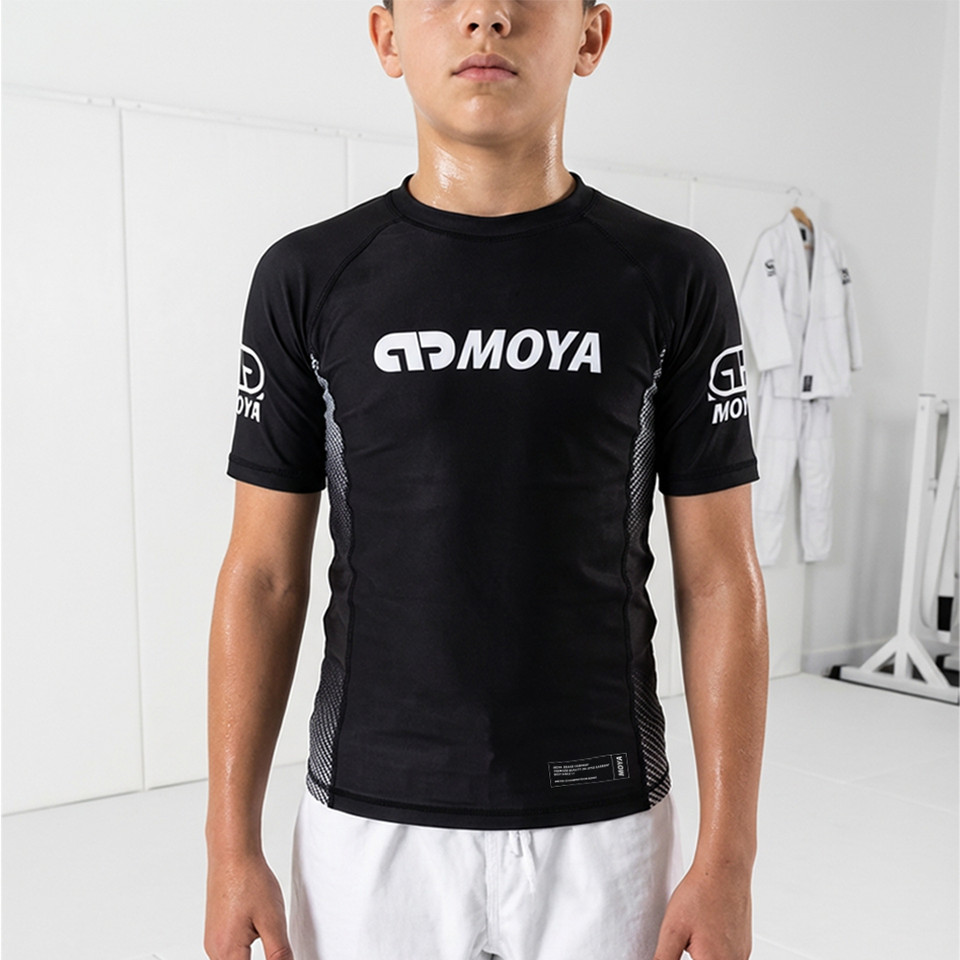 26 KIDS BLACK SS RASH GUARD