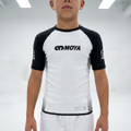 26 KIDS WHITE SS RASH GUARD